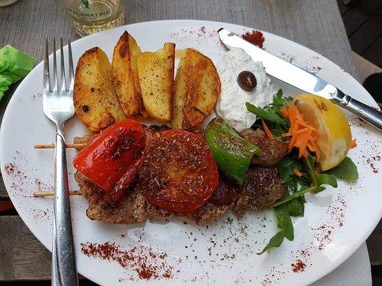 Die Griechin Am Schloss